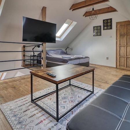 Zenloft Apartman Eger Buitenkant foto