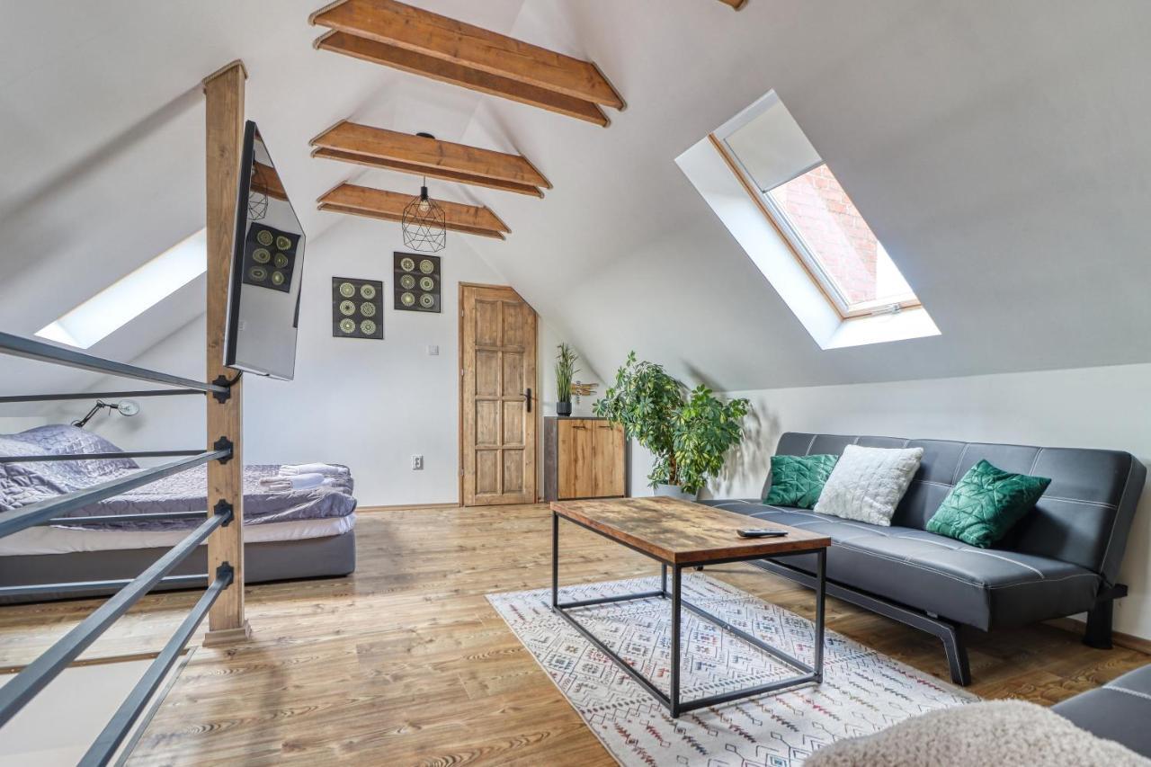 Zenloft Apartman Eger Buitenkant foto